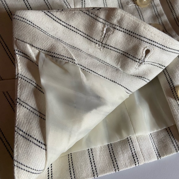 Button down American Living vest. Cream/White vest with black stripes. - Picture 1 of 4